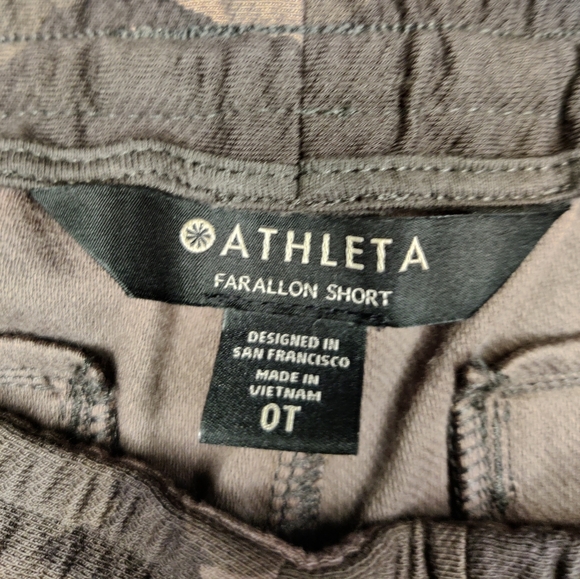 Athleta camo shorts size 0T - Picture 3 of 3